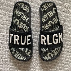True religion flip flops